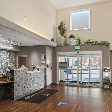Home Inn & Suites Regina Airport מראה חיצוני תמונה