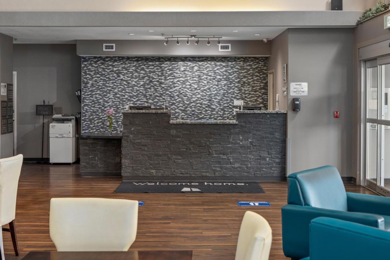 Home Inn & Suites Regina Airport מראה חיצוני תמונה