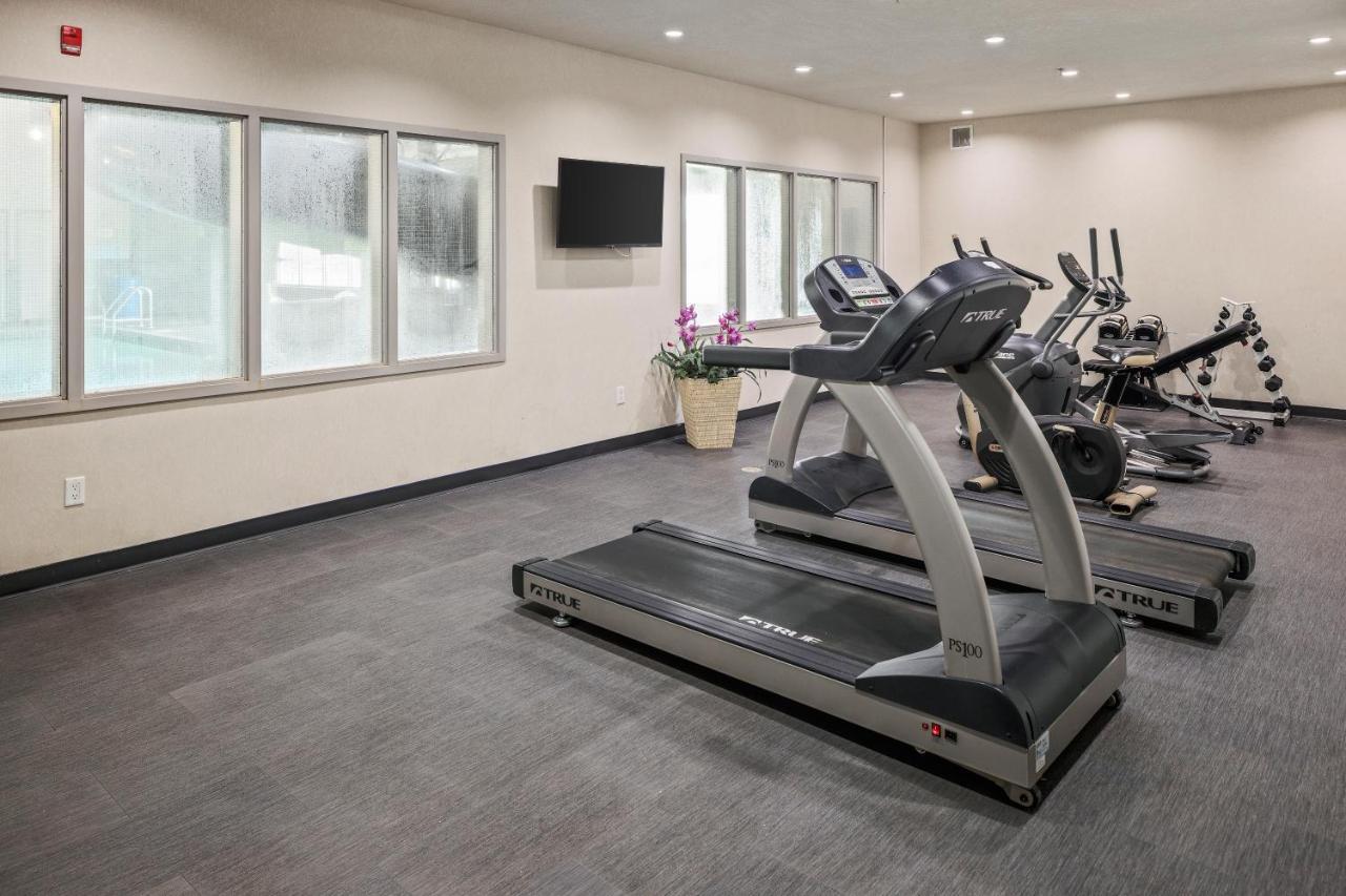 Home Inn & Suites Regina Airport מראה חיצוני תמונה