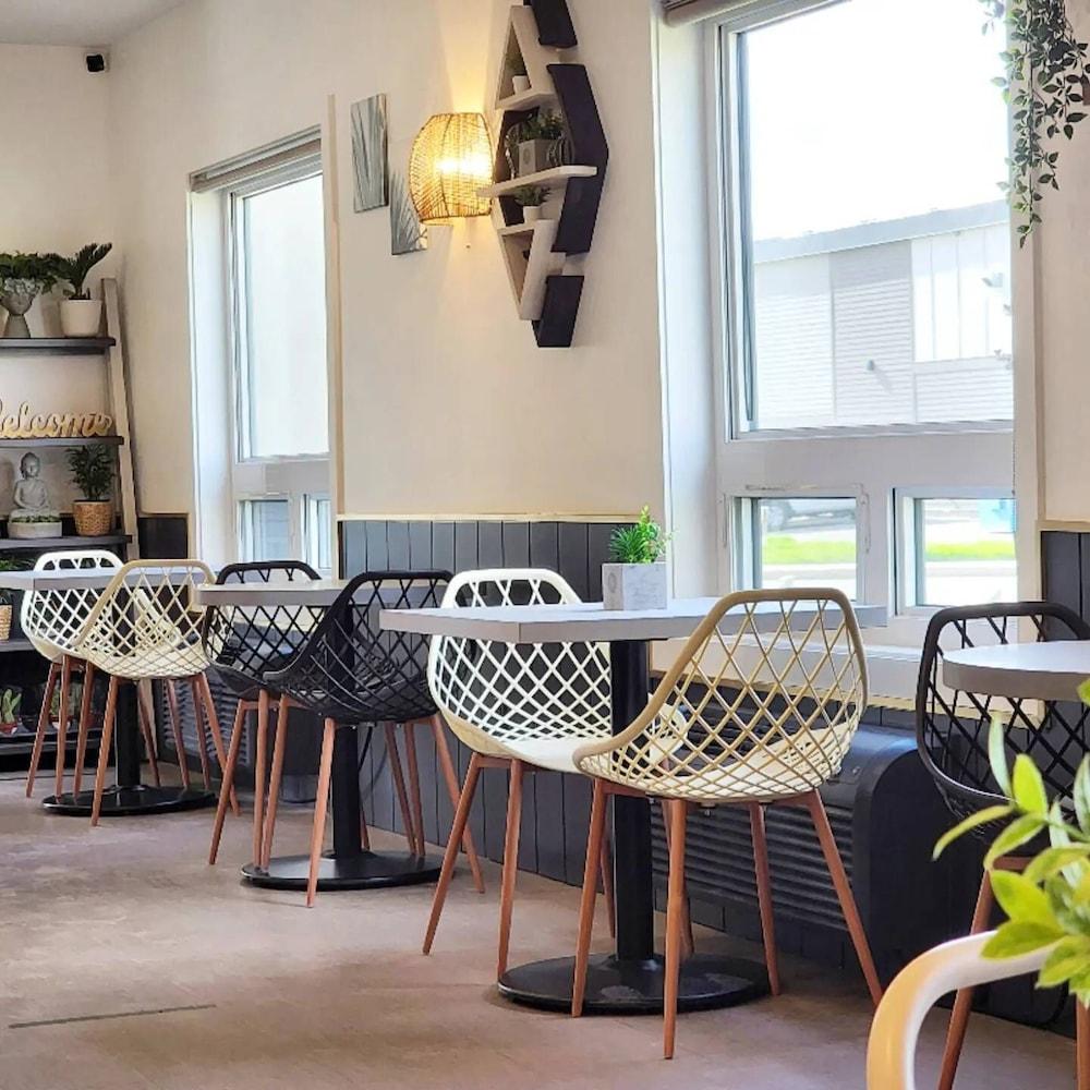 Home Inn & Suites Regina Airport מראה חיצוני תמונה